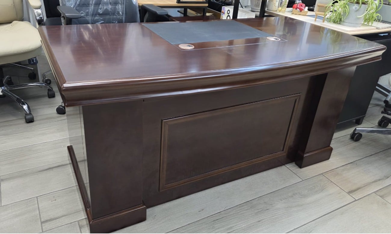 שולחן מנהלים יוקרתי א חי גרף