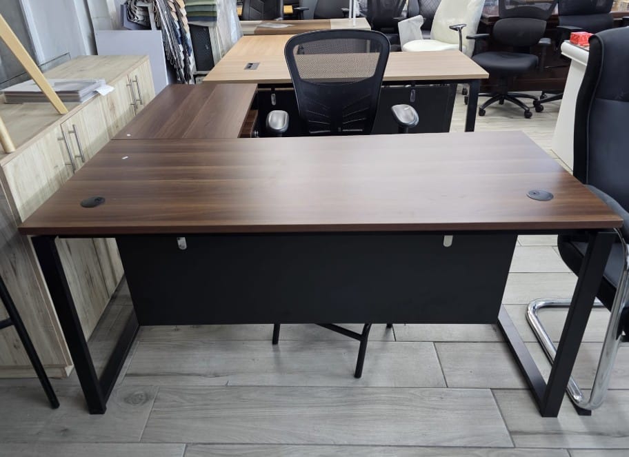 שולחן מנהלים א חי גרף