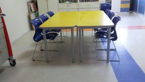 שולחן צהוב | חברת א. חי גרף