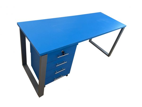 שולחן משרדי מעוצב | א. חי גרף