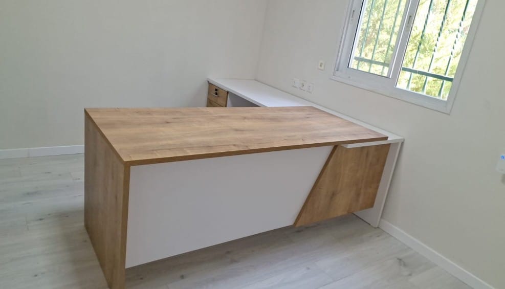 שולחן מנהלים א חי גרף