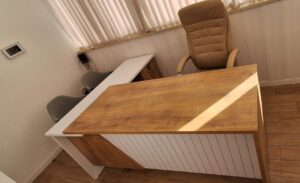 שולחן משרדי מנהלים א חי גרף