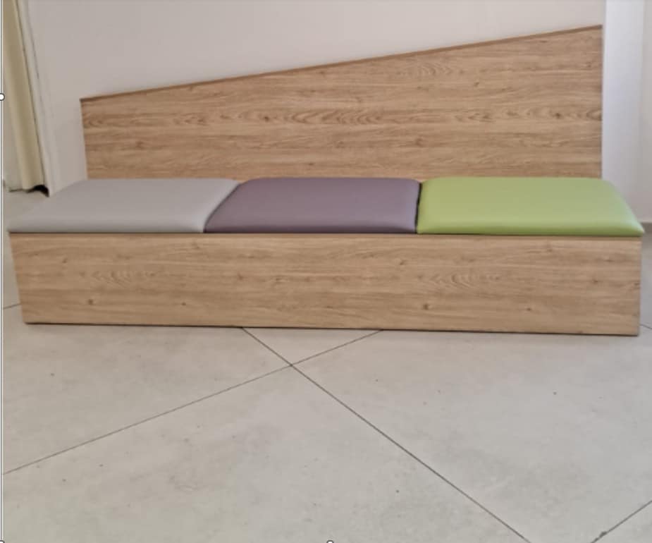 ספסל עץ למרחבי למידה א חי גרף